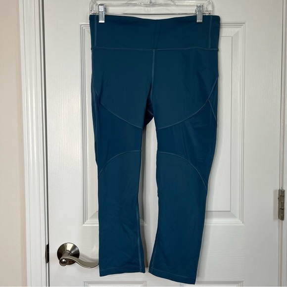 Lululemon Pace Rival Mid-Rise Crop - Picture 1 of 9